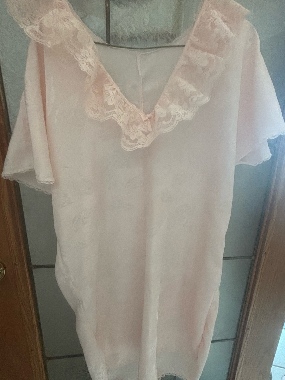 DELICATE VINTAGE LACE TRIM PINK NIGHTGOWN 22” PTP